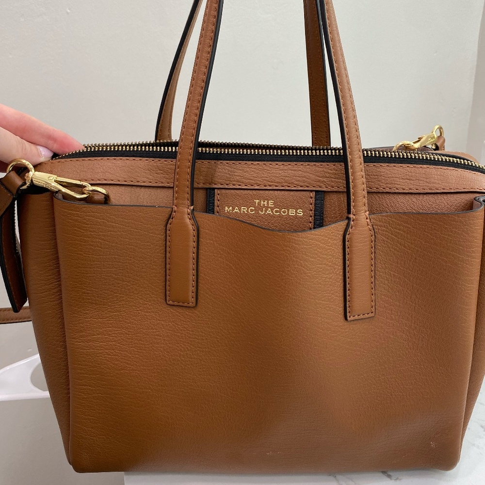 MARC JACOBS SPACIOUS CROSSBODY